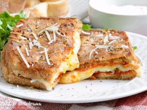 https://www.meatloafandmelodrama.com/wp-content/uploads/2017/04/parmesan-crusted-pepperoni-pizza-grilled-cheese-wide-500x375.jpg