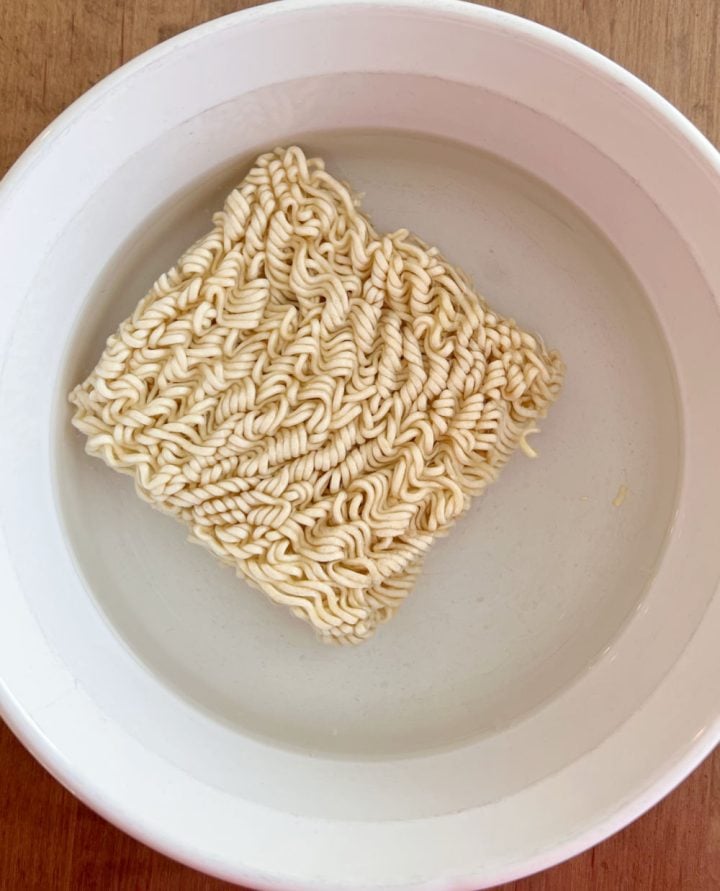 How To Cook Ramen Noodles In The Microwave Meatloaf And Melodrama   How To Cook Ramen Noodles In Microwave 3 720x891 