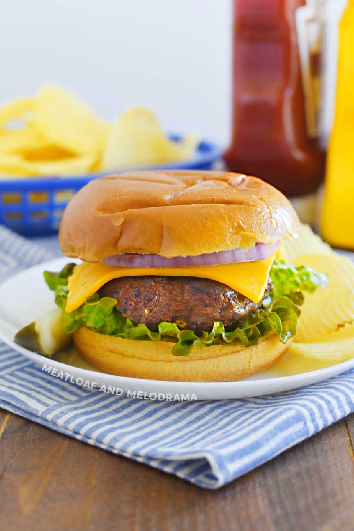Perfect Grilled Burger Recipe - Mom's Dinner