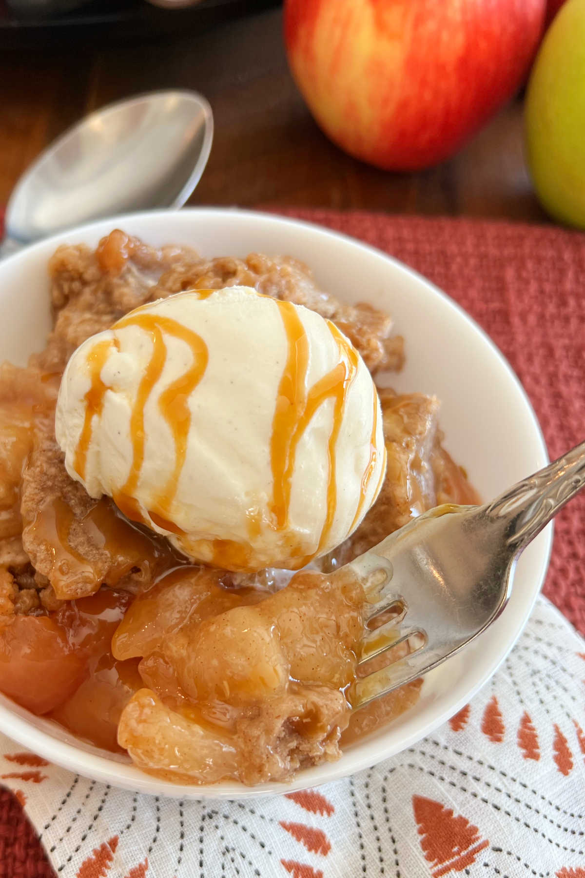 Cinnamon Apple Crisp Without Oats - Meatloaf and Melodrama
