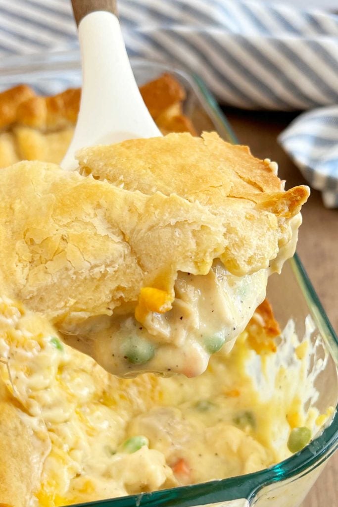 Easy Chicken Pot Pie Casserole Recipe with Crescent Rolls - Meatloaf ...
