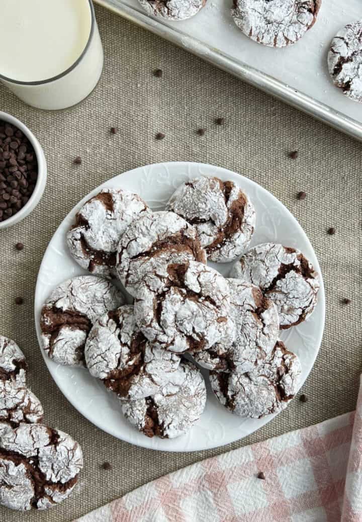 Easy Chocolate Crinkle Cookies Recipe with Cake Mix - Meatloaf and ...