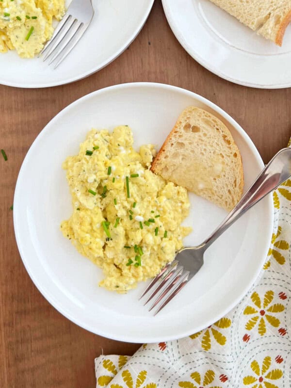 scrambled eggs with cottage cheese and chives on plate.