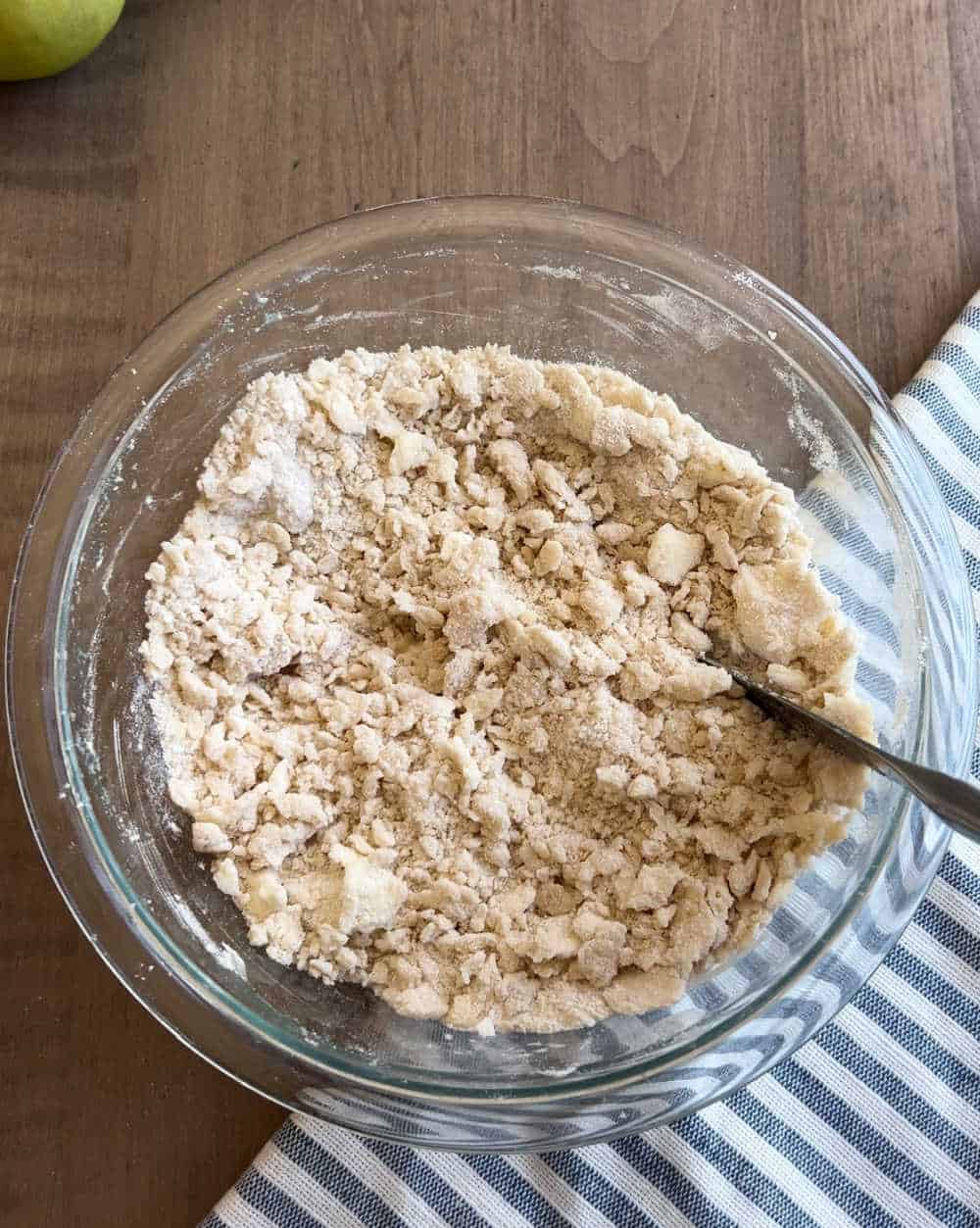 mix crumb topping in mixing bowl.