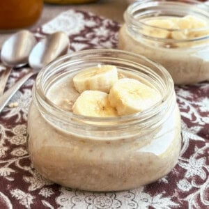 maple brown sugar overnight oats with banana slices in mason jar.