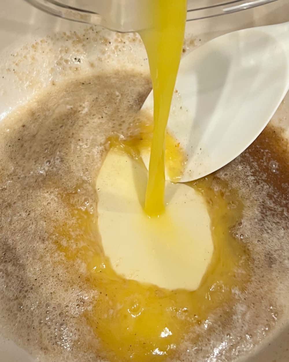 pour orange juice into pan.